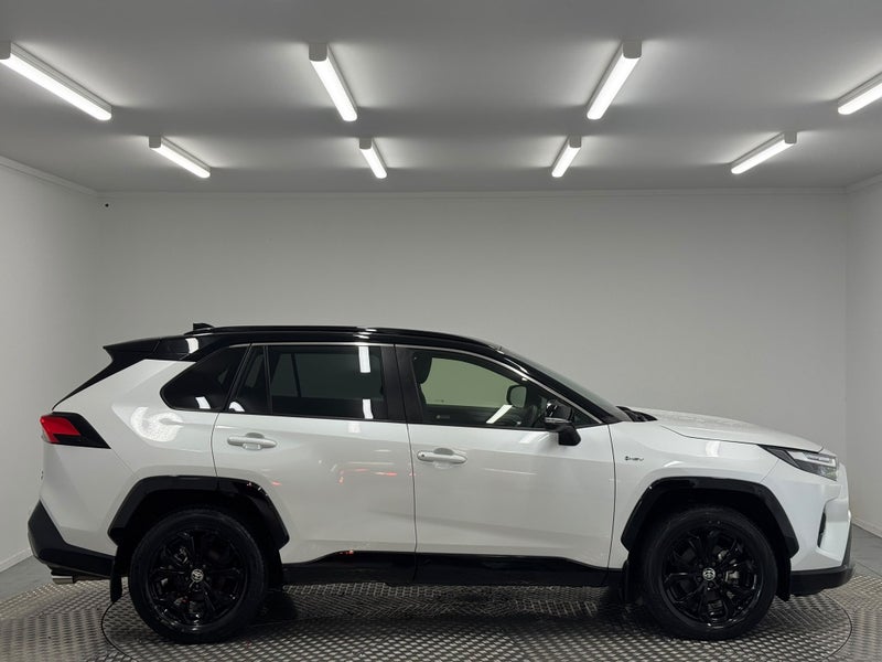 2025 Toyota RAV4 XSE 2.5P Hybrid AWD image 2