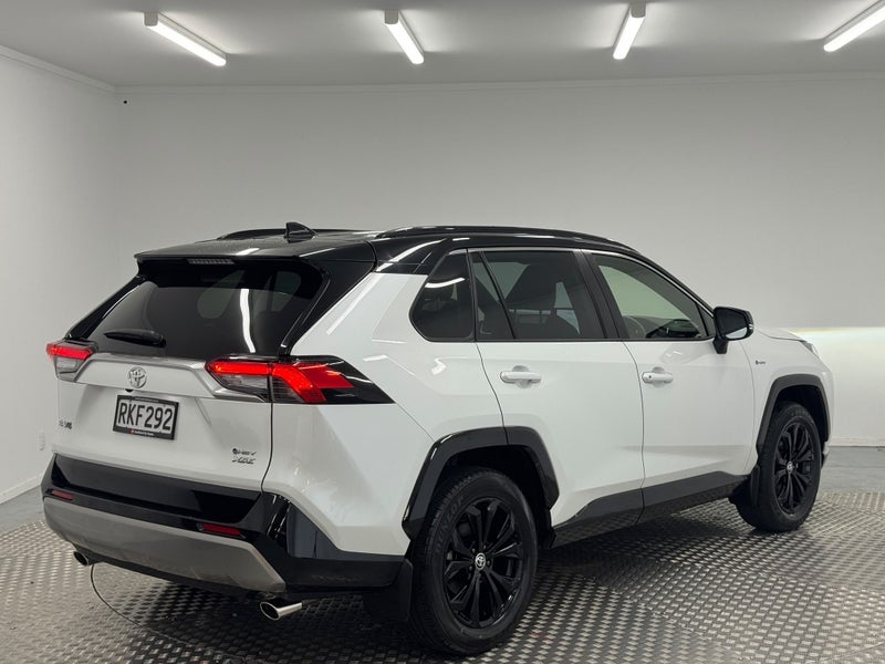 2025 Toyota RAV4 XSE 2.5P Hybrid AWD image 3