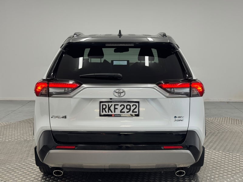 2025 Toyota RAV4 XSE 2.5P Hybrid AWD image 4