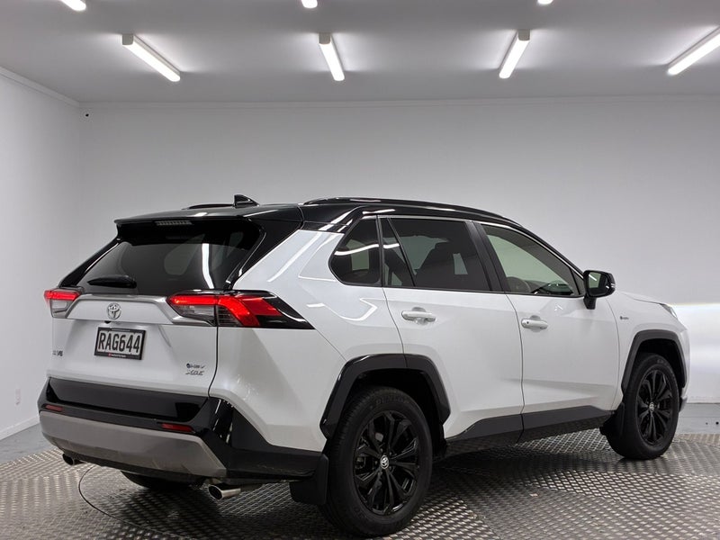 2025 Toyota RAV4 XSE 2.5P Hybrid AWD image 3