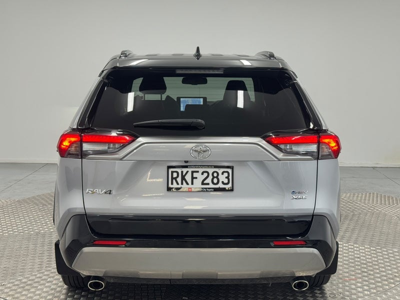 2025 Toyota RAV4 XSE 2.5P Hybrid AWD image 4