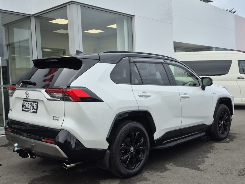 2025 Toyota RAV4 XSE 2.5P HYBRID AWD Auto image 3