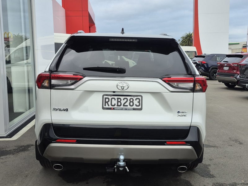 2025 Toyota RAV4 XSE 2.5P HYBRID AWD Auto image 4