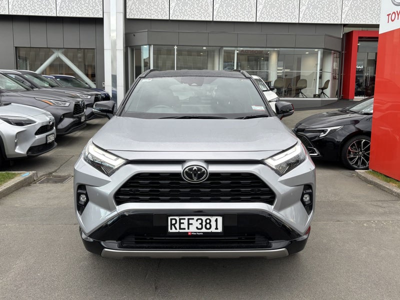 2025 Toyota RAV4 XSE 2.5P Hybrid AWD Auto image 2