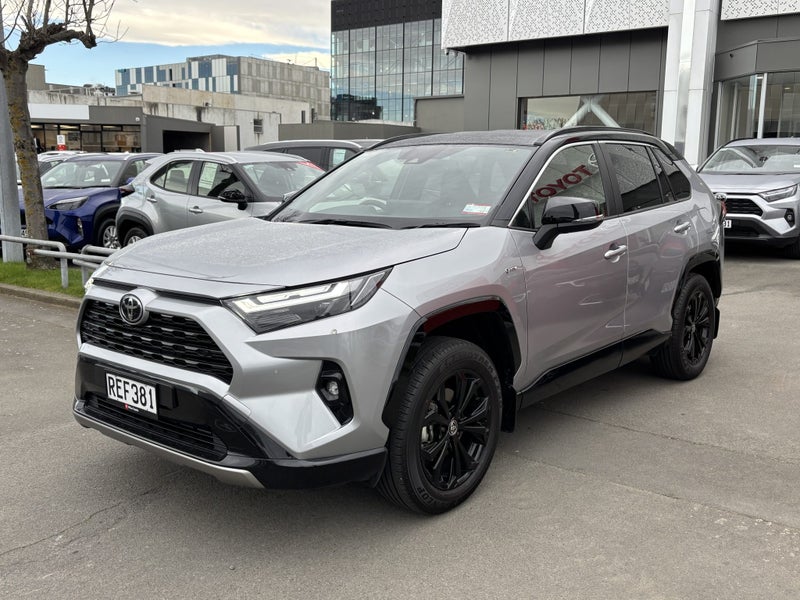 2025 Toyota RAV4 XSE 2.5P Hybrid AWD Auto image 4