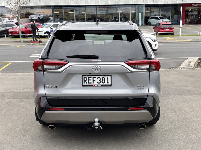 2025 Toyota RAV4 XSE 2.5P Hybrid AWD Auto image 5