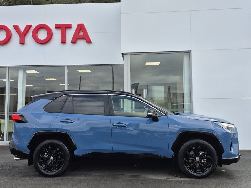 2025 Toyota RAV4 XSE 2.5P HYBRID AWD Auto image 2