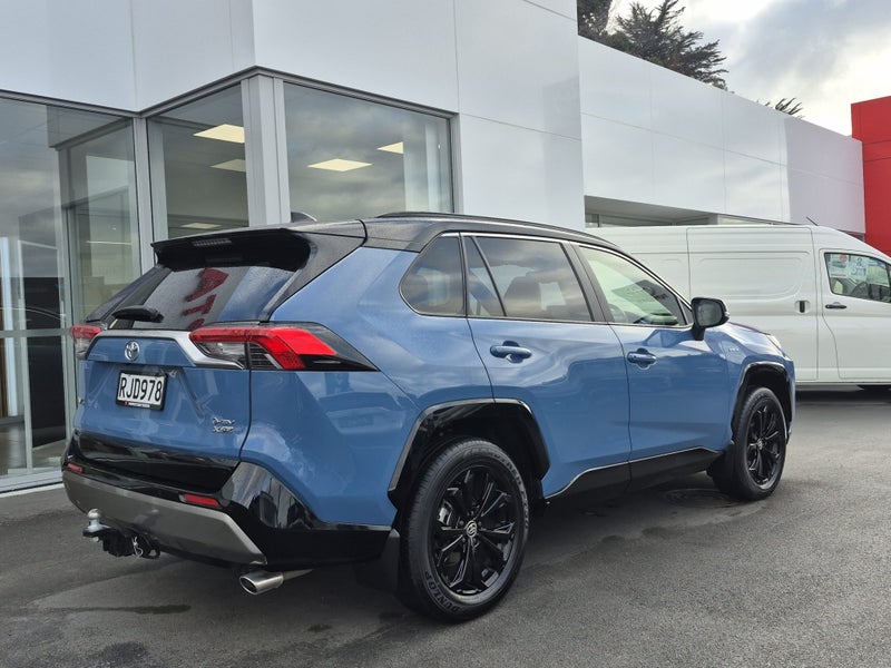 2025 Toyota RAV4 XSE 2.5P HYBRID AWD Auto image 3