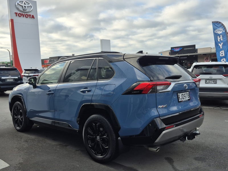 2025 Toyota RAV4 XSE 2.5P HYBRID AWD Auto image 5