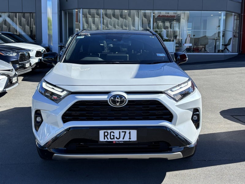2025 Toyota RAV4 XSE 2.5P Hybrid AWD Auto image 2