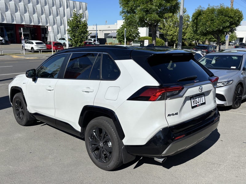 2025 Toyota RAV4 XSE 2.5P Hybrid AWD Auto image 3