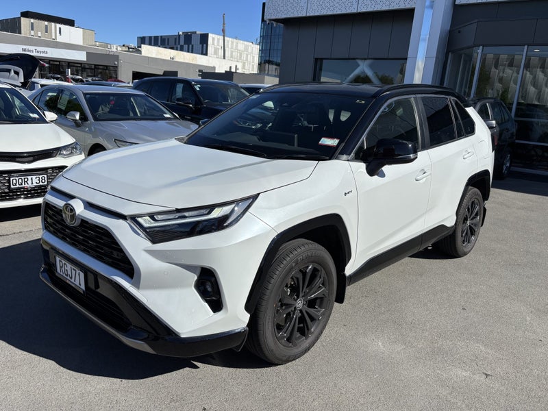 2025 Toyota RAV4 XSE 2.5P Hybrid AWD Auto image 4