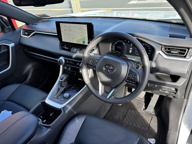 2025 Toyota RAV4 XSE 2.5P Hybrid AWD Auto image 2