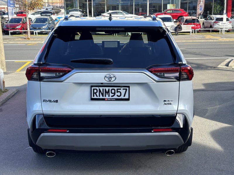 2025 Toyota RAV4 XSE 2.5P Hybrid AWD Auto image 5