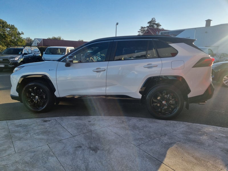 2025 Toyota RAV4 XSE 2.5P Hybrid AWD Automatic SUV image 4