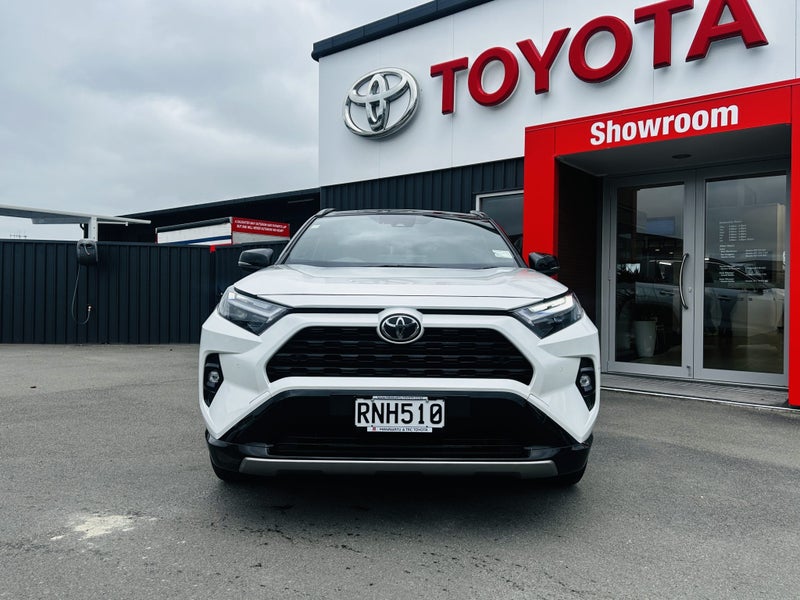 2025 Toyota RAV4 XSE 2.5P Hybrid AWD Automatic SUV image 2