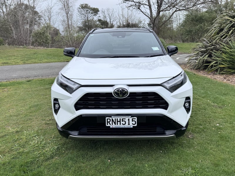 2025 Toyota RAV4 XSE 2.5P Hybrid AWD Automatic SUV image 2