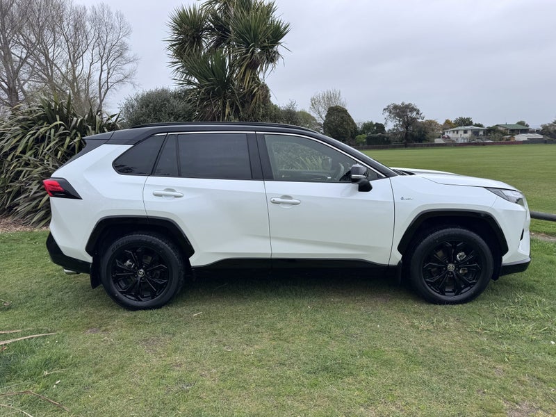 2025 Toyota RAV4 XSE 2.5P Hybrid AWD Automatic SUV image 5