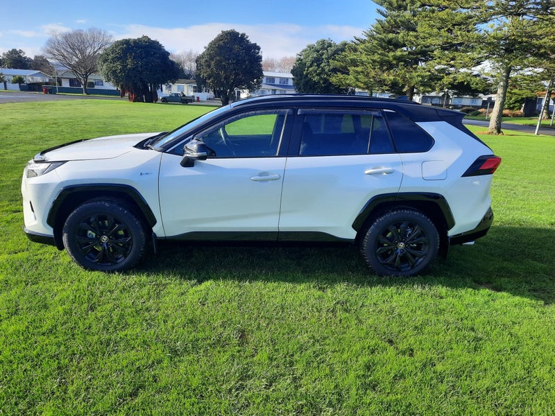 2025 Toyota RAV4 XSE 2.5P Hybrid AWD SUV - Ex-Demo image 2