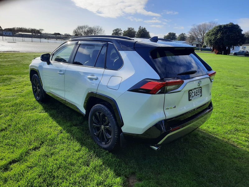 2025 Toyota RAV4 XSE 2.5P Hybrid AWD SUV - Ex-Demo image 4