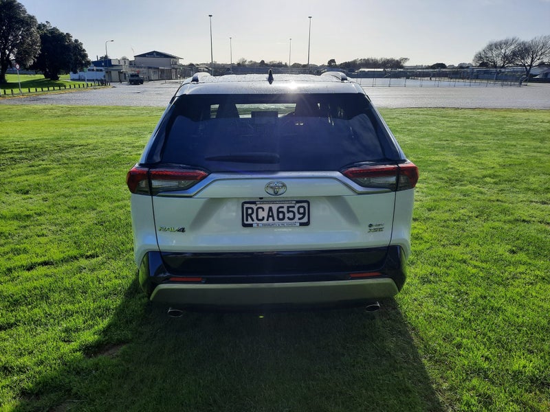 2025 Toyota RAV4 XSE 2.5P Hybrid AWD SUV - Ex-Demo image 5
