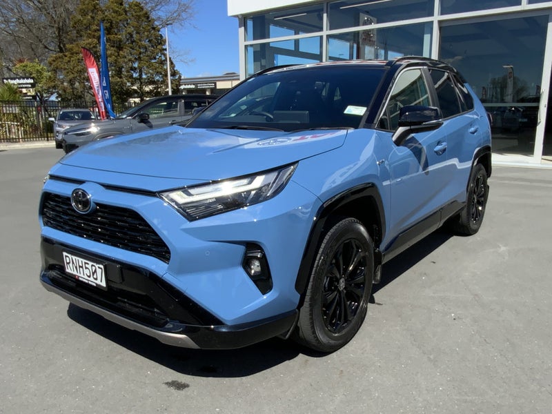 2025 Toyota RAV4 XSE - Great colour & Certified! image 3