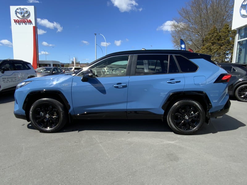 2025 Toyota RAV4 XSE - Great colour & Certified! image 4