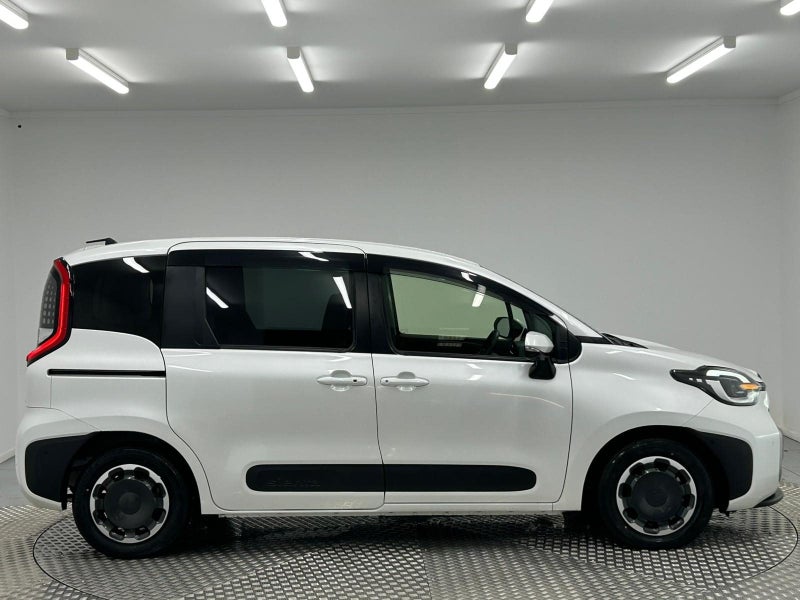 2025 Toyota Sienta 1.5 Hybrid Z image 2