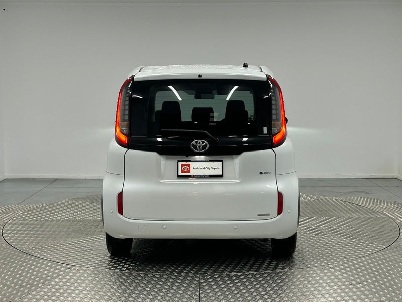 2025 Toyota Sienta 1.5 Hybrid Z image 4