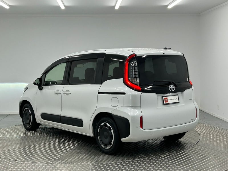 2025 Toyota Sienta 1.5 Hybrid Z image 5