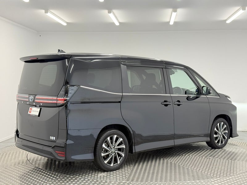 2025 Toyota Voxy 1.8 Hybrid image 3