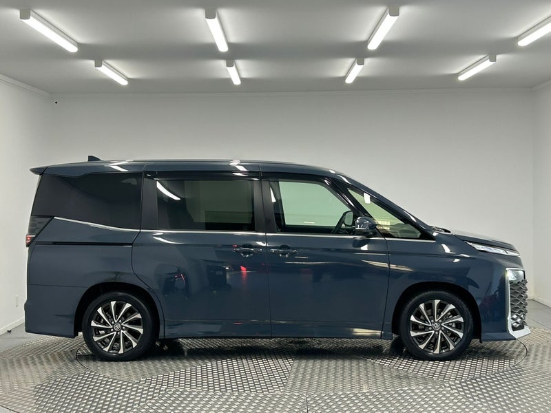 2025 Toyota Voxy 1.8 Hybrid image 2