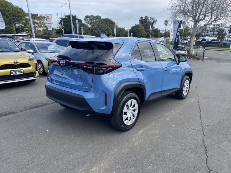 2025 Toyota Yaris Cross 1.5 Hybrid image 2