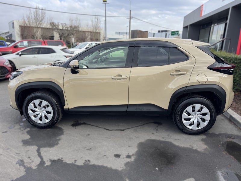 2025 Toyota Yaris Cross 1.5 Hybrid U 5 Dr SUV C... image 4