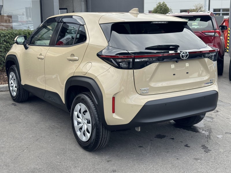 2025 Toyota Yaris Cross 1.5 Hybrid U 5 Dr SUV C... image 5