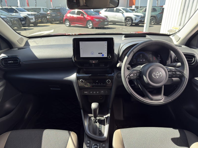 2025 Toyota Yaris Cross Cross 1.5 Hybrid Z 4WD... image 2