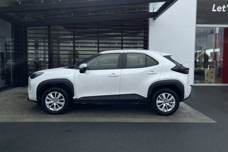 2025 Toyota Yaris Cross Cross GX 1.5 Petrol Hyb... image 3