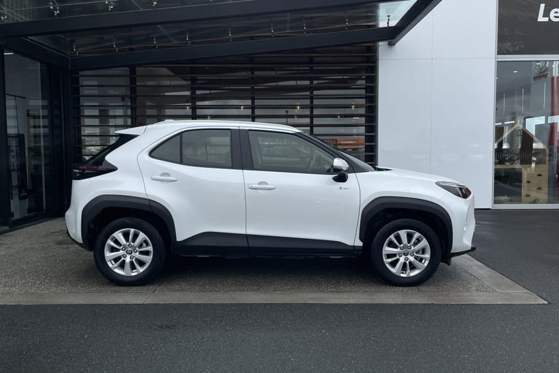 2025 Toyota Yaris Cross Cross GX 1.5 Petrol Hyb... image 5