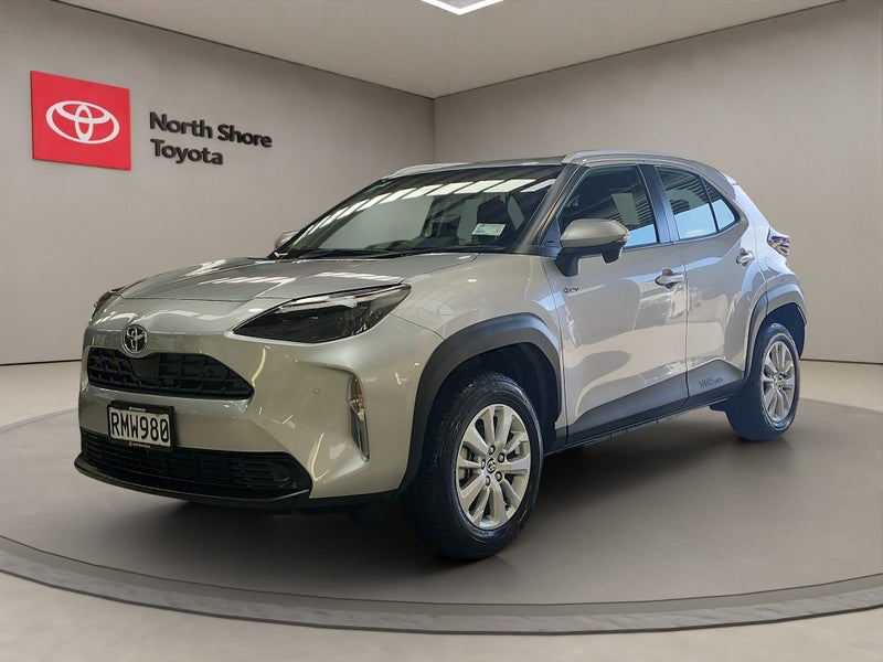 2025 Toyota Yaris Cross Cross GX 1.5L Hybrid FW... image 3
