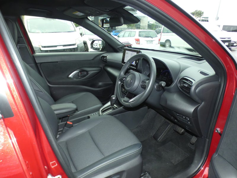 2025 Toyota Yaris Cross Cross Limited 1.5P HEV... image 2