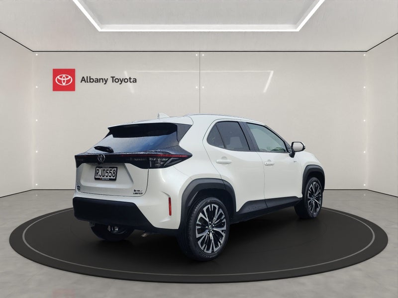 2025 Toyota Yaris Cross Cross Limited 1.5P HEV... image 3