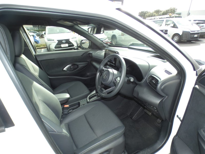 2025 Toyota Yaris Cross Cross Limited 1.5P HEV... image 2