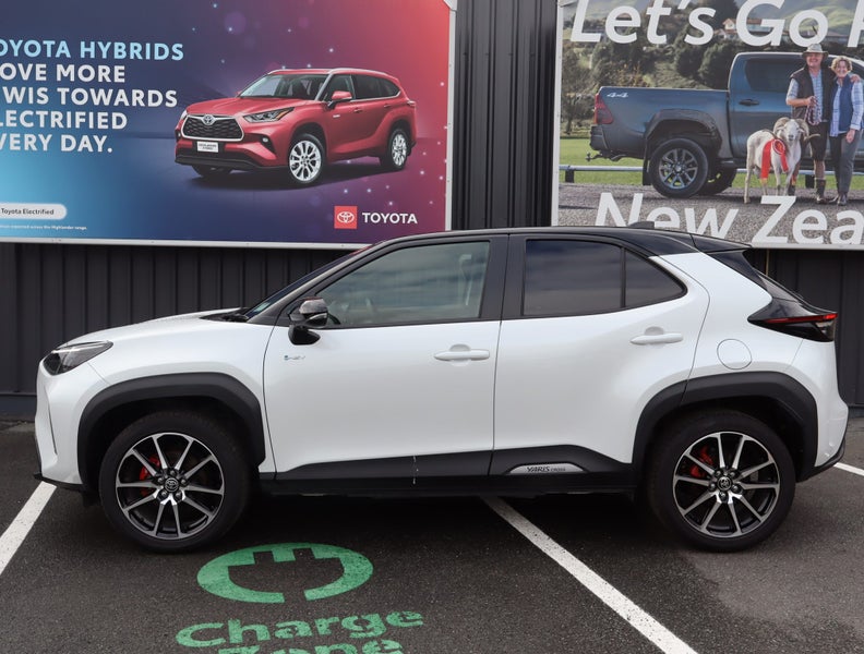 2025 Toyota Yaris Cross GR Sport 1.5P HEV ECVT... image 2