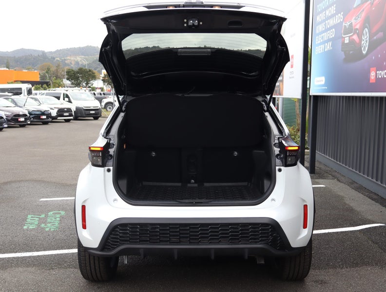2025 Toyota Yaris Cross GR Sport 1.5P HEV ECVT... image 5