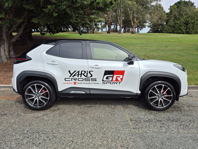 2025 Toyota Yaris Cross GR Sport 1.5P HEV ECVT... image 3