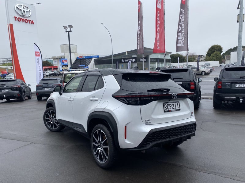 2025 Toyota Yaris Cross GR Sport 1.5P HEV ECVT FWD image 2