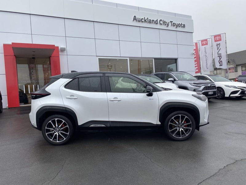 2025 Toyota Yaris Cross GR Sport 1.5P HEV ECVT FWD image 3