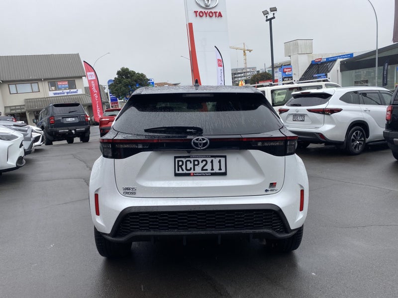 2025 Toyota Yaris Cross GR Sport 1.5P HEV ECVT FWD image 5