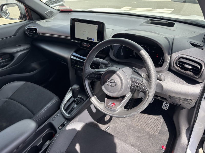 2025 Toyota Yaris Cross GR Sport 1.5P Hybrid image 3