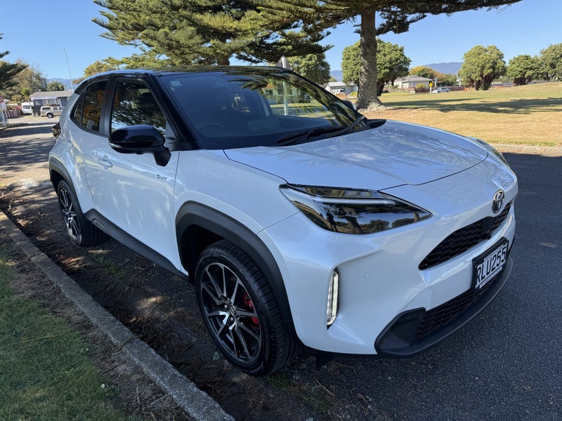 2025 Toyota Yaris Cross GR Sport 1.5P Hybrid FW... image 3